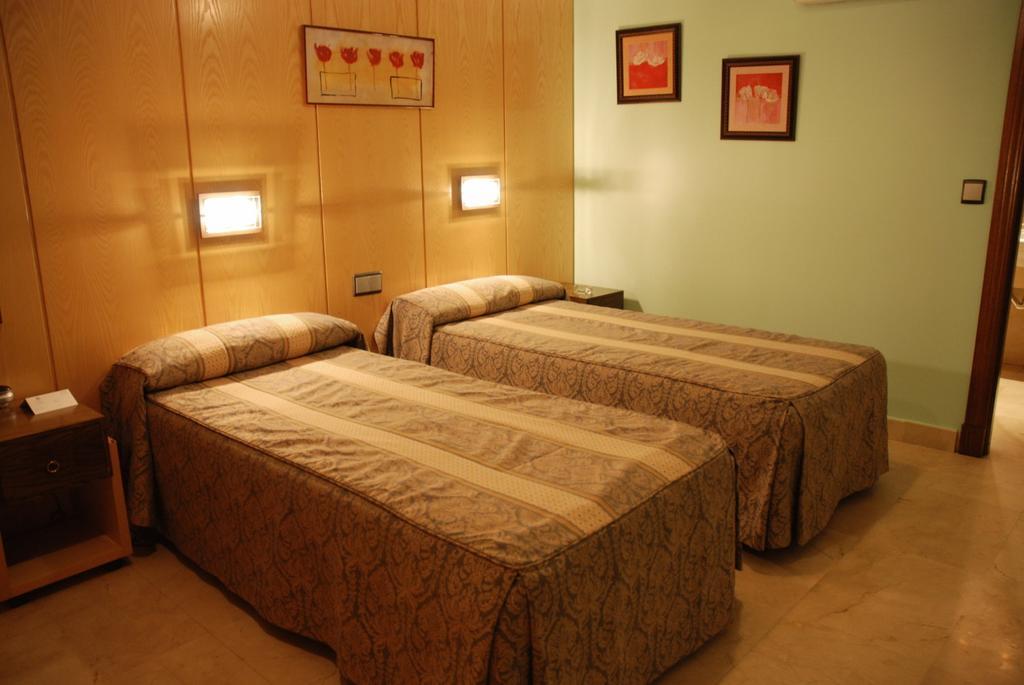 Hostal Los 5 Pinos مدريد المظهر الخارجي الصورة