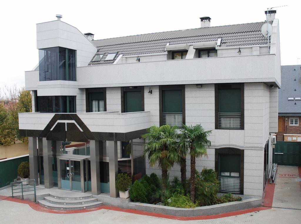 Hostal Los 5 Pinos مدريد المظهر الخارجي الصورة