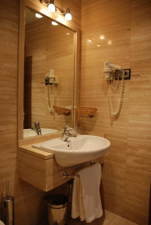 Hostal Los 5 Pinos مدريد المظهر الخارجي الصورة